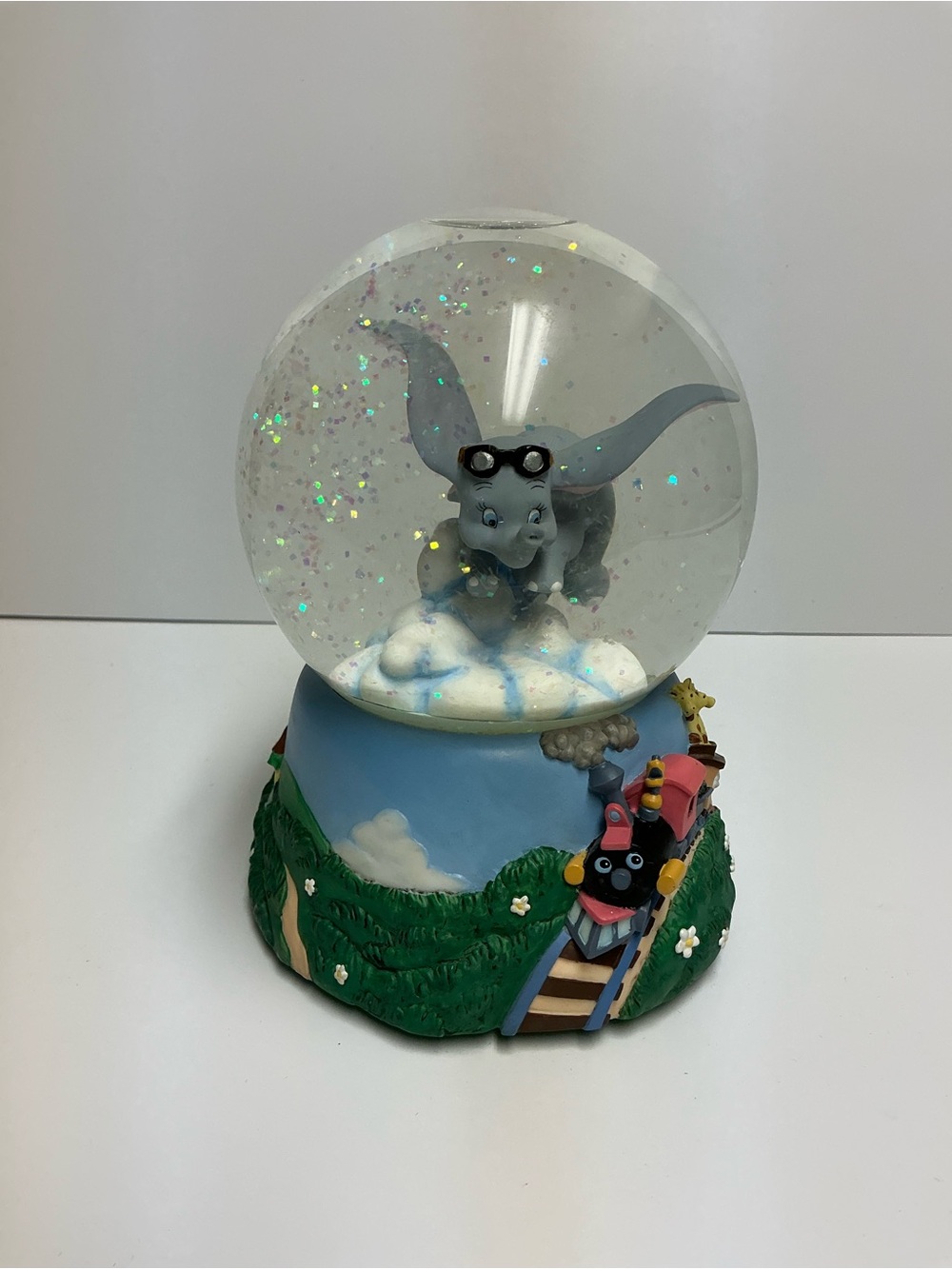 Enesco Disney Flying Dumbo Musical Snow Globe "In the Good Old Summer Time"